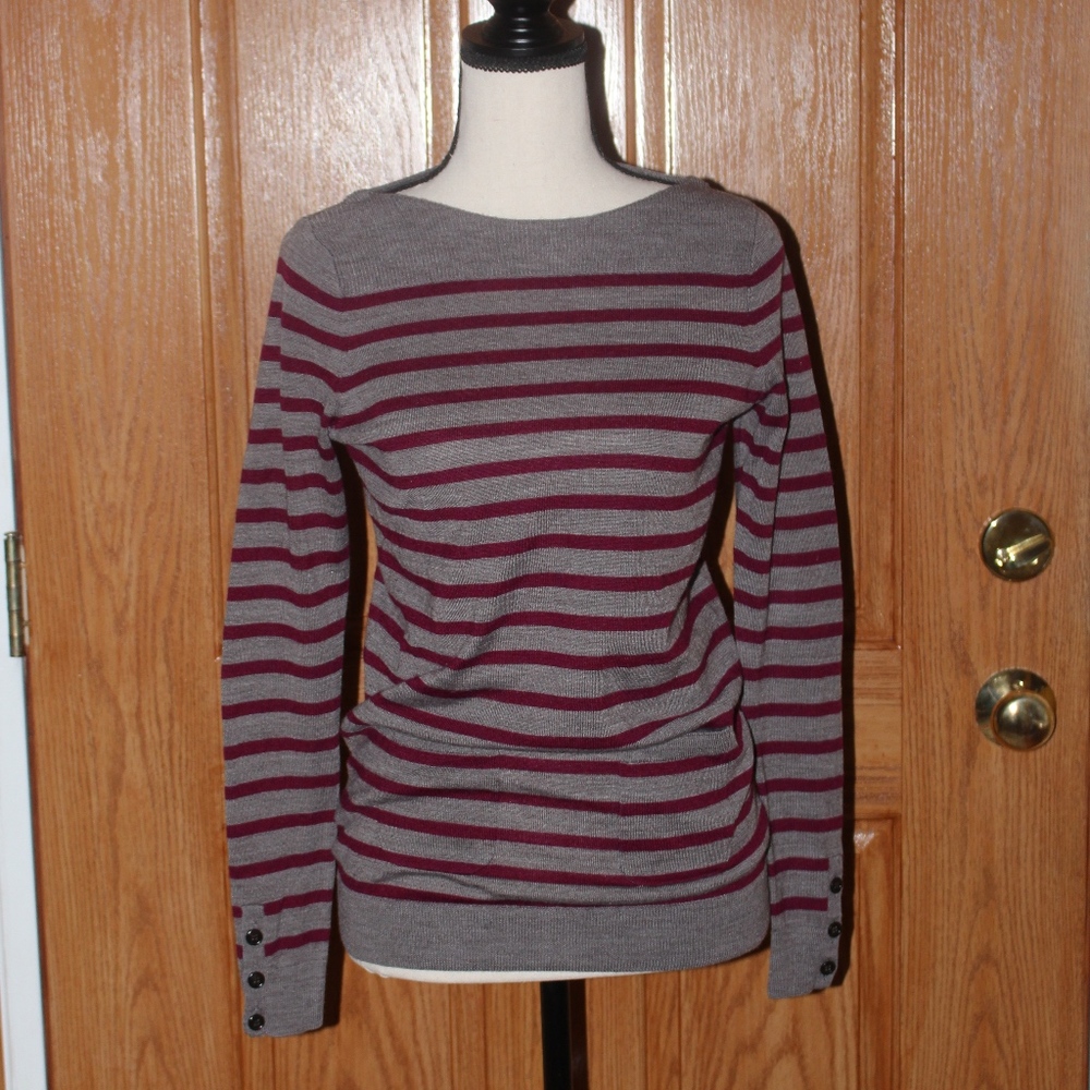 Ann Taylor LOFT sweater grey/maroon XS. B6